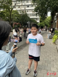 暑期八方来客游武汉，“感受到这座城市文明旅游浓重氛围”