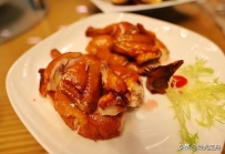 美食保举：脆皮风沙鸡、泡椒兔肚、冰镇凤尾苦瓜制作方法