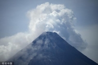 菲律宾火山喷发致上万人颠沛流浪，旅游官员发文推观景点被批
