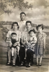 部队提干探亲途经上海看望老母舅，恰似刘姥姥进了大观园