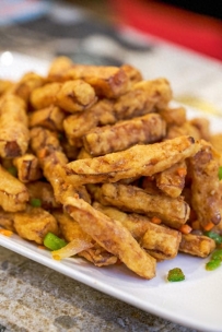 周末美食DIY丨自制秋分小零食，5步做成咸蛋黄芋头条
