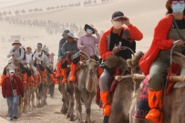 甘肃敦煌：戈壁旅游“火热”举行时