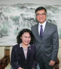 王佐良和张海迪：82年掉臂拦阻结婚，勇面流言蜚语，终成神仙眷侣